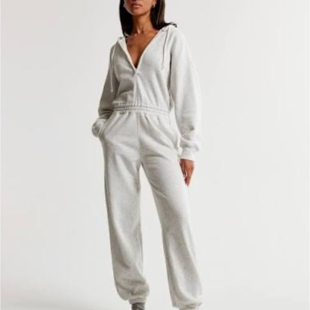 ABERCROMBIE AND FITCH- Women's Gray Jumpsuit SIZE MEDIUM